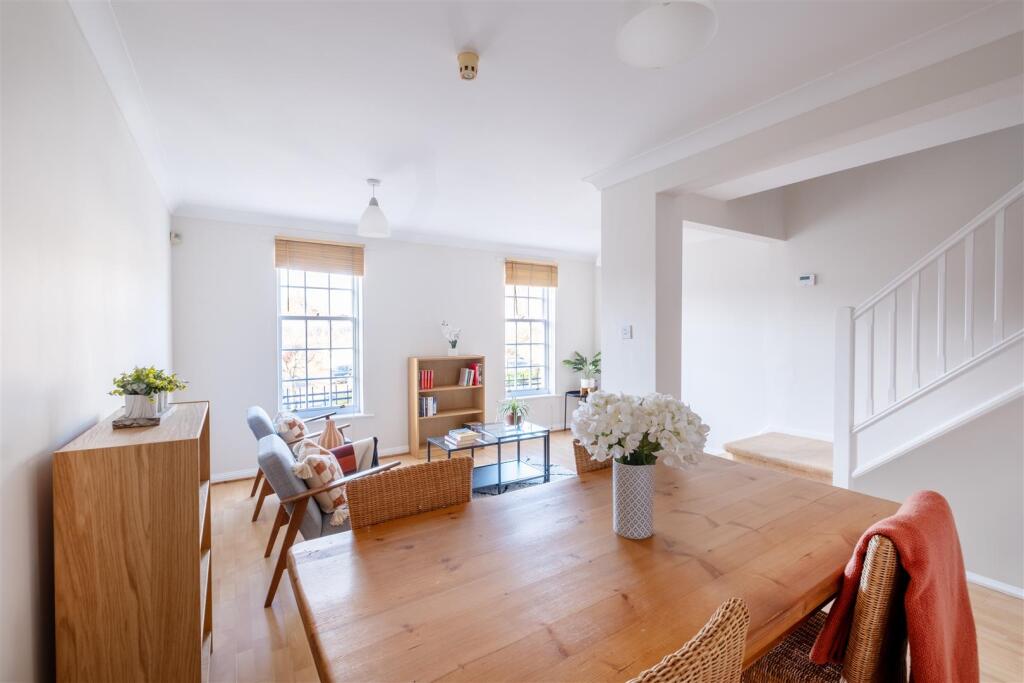 18 Dobson Cres HE-7.jpg