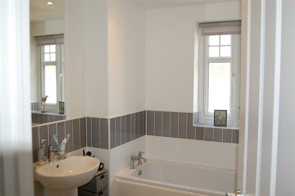 10. Bathroom.JPG