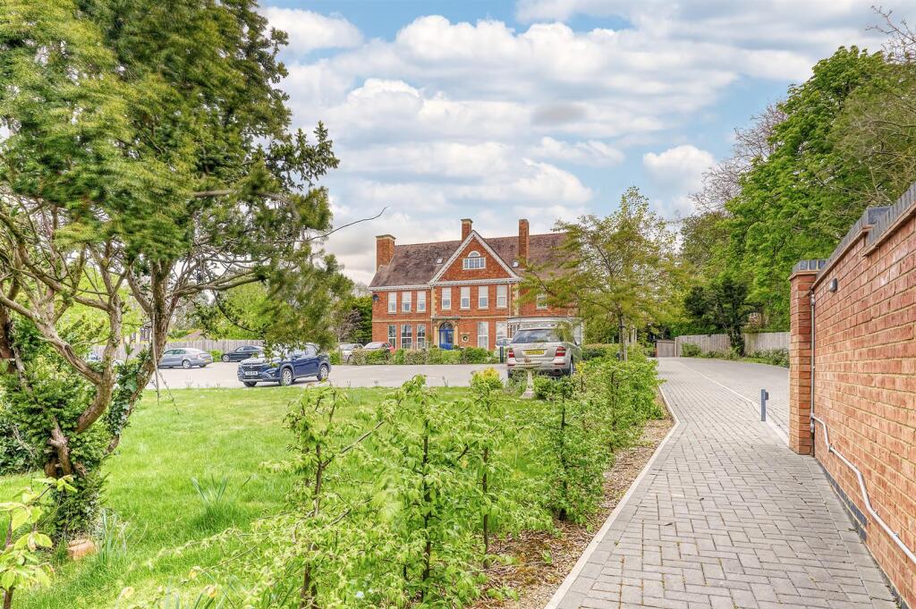 -12 Memorial Hall-1_HDR 1-01.jpg