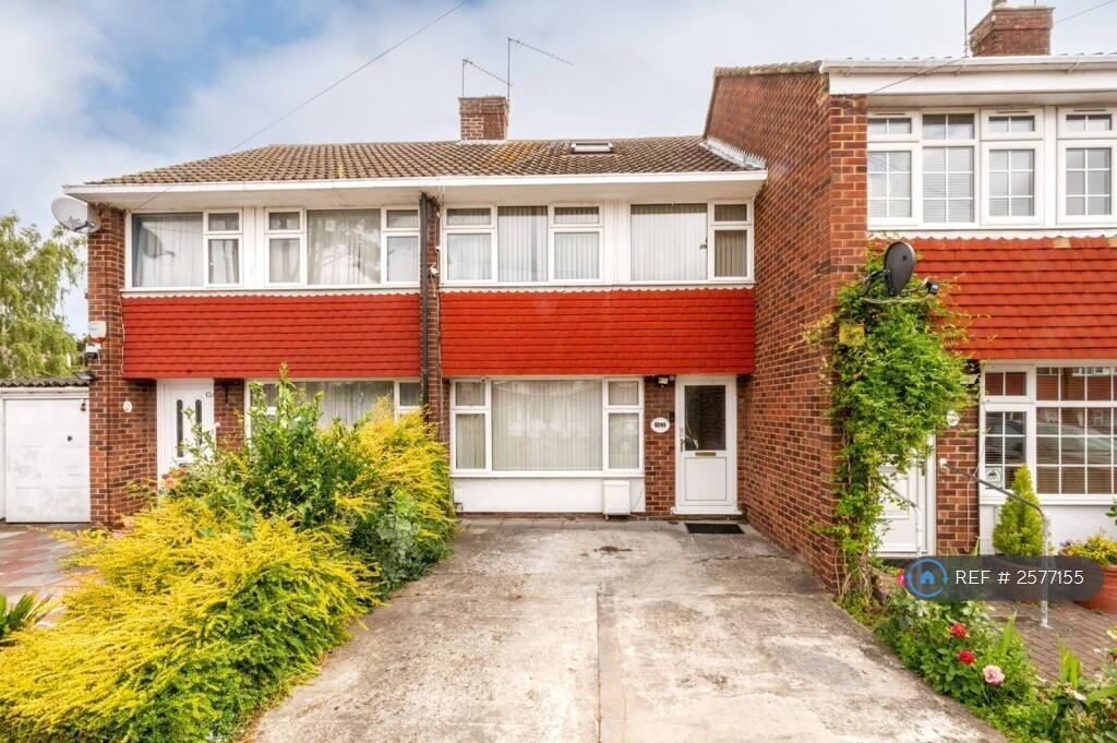 Front Of House - Driveway