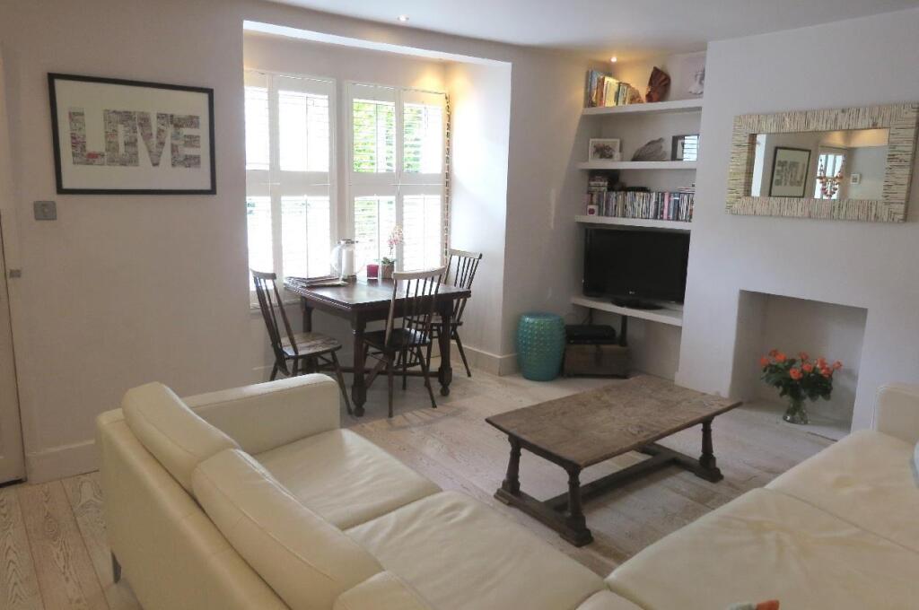 Living room 2.jpg