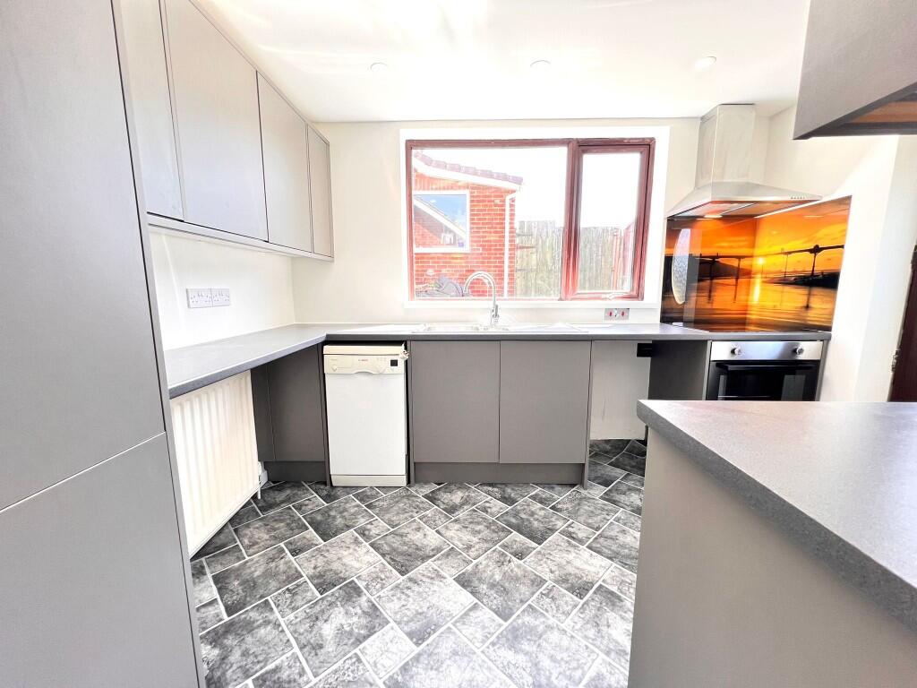 FITTED KITCHEN