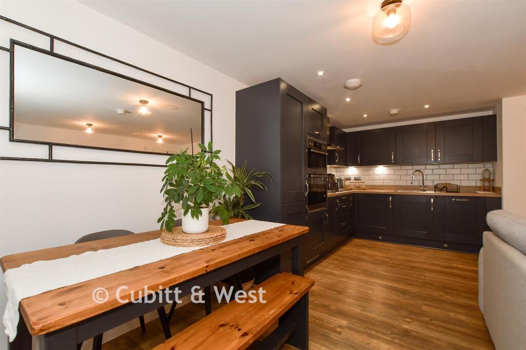 Lounge/Kitchen