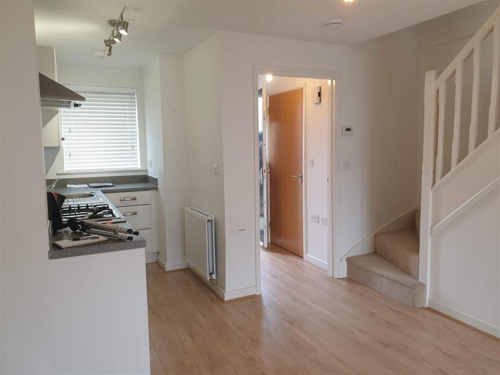 Lounge Kitchen 2.jpg