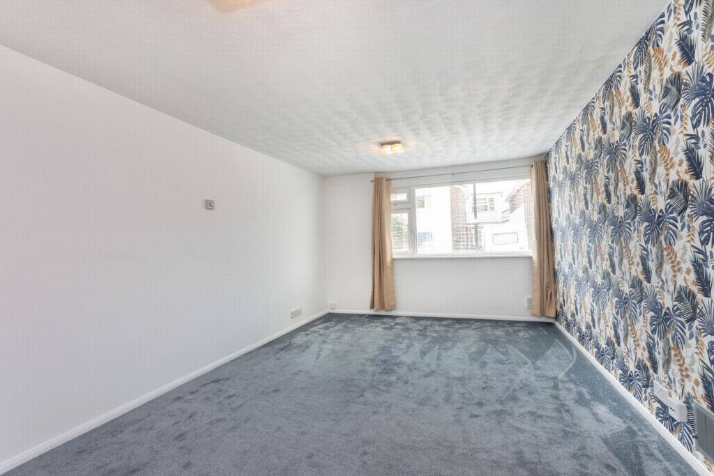 Sitting/dining room