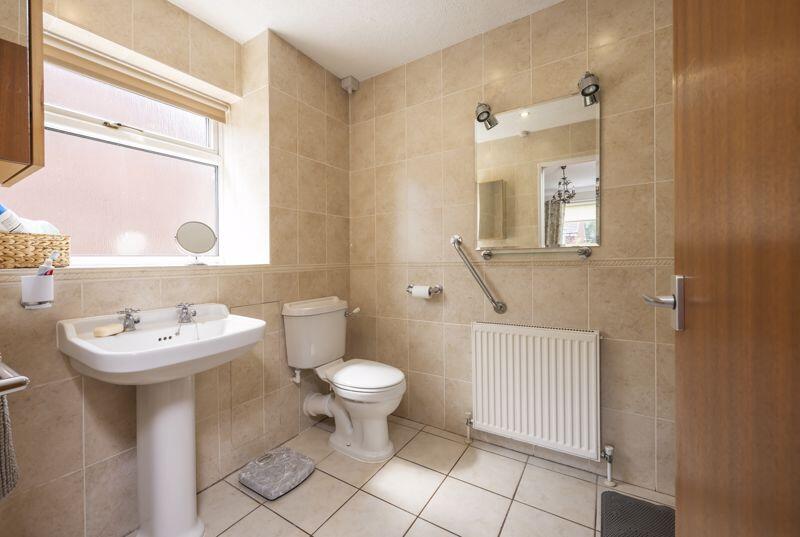 EN SUITE off BEDROOM 1 (SIDE)
