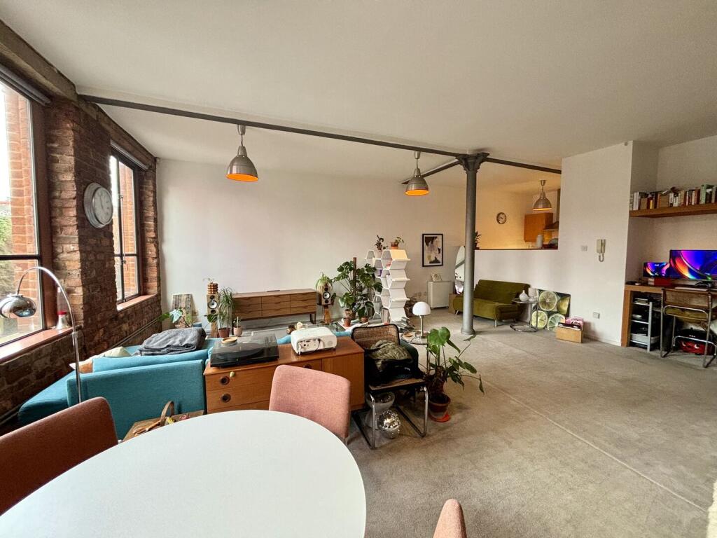 Living Area (5)