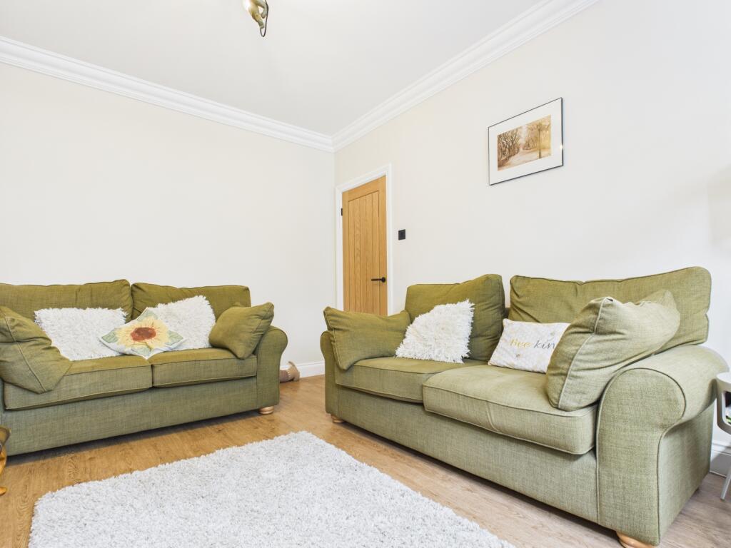 CAM03729G0-PR0138-STILL015