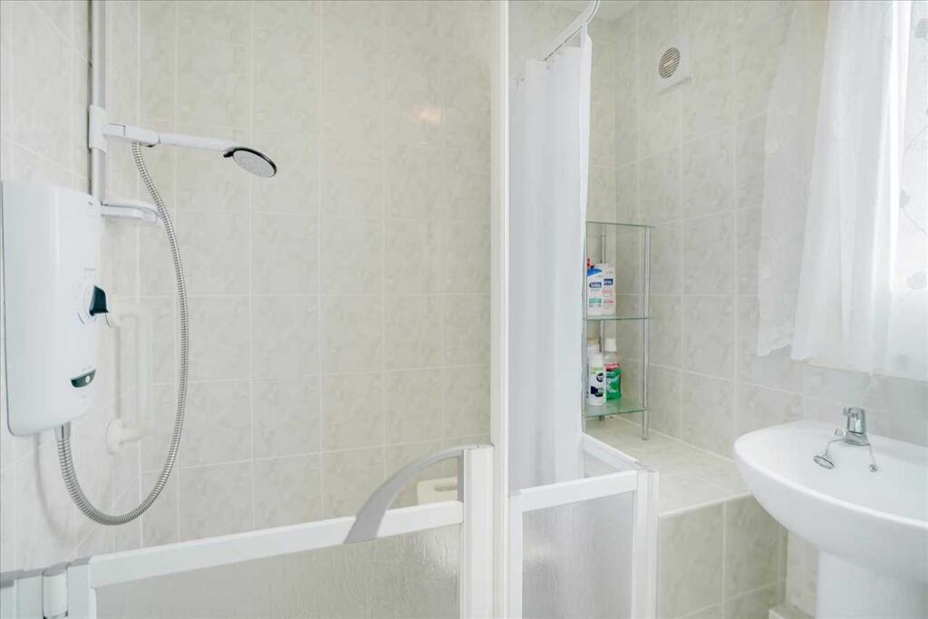 Shower Room (2)