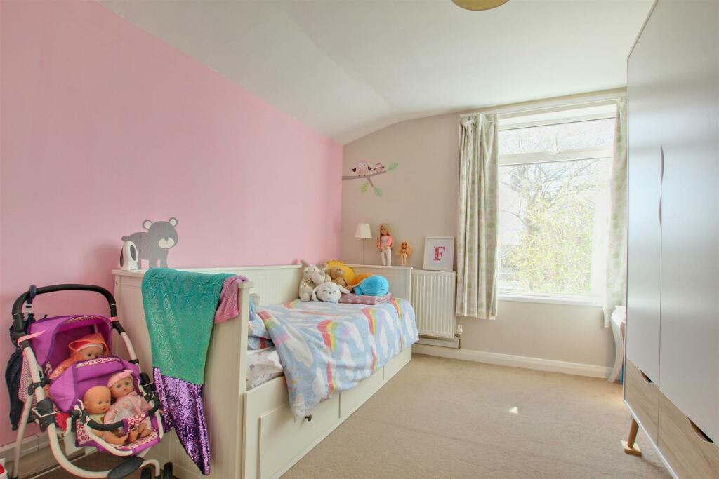 BEDROOM 2 (REAR)
