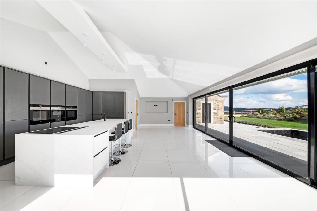 LIVING/DINING KITCHEN