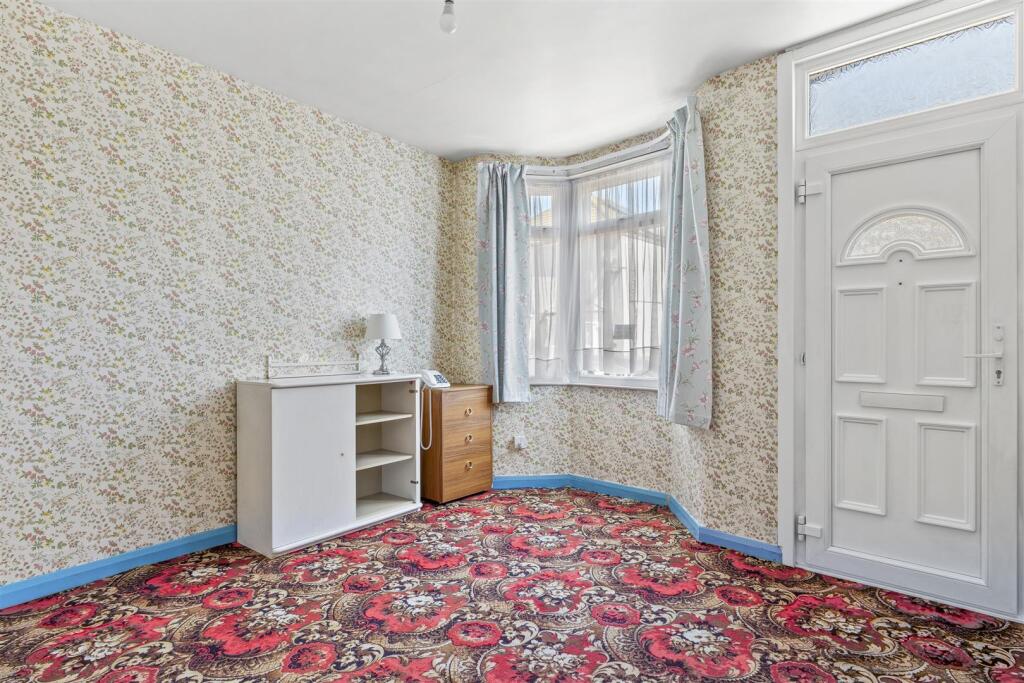 23 Upper Green Street, HP11 2RB-1.jpg