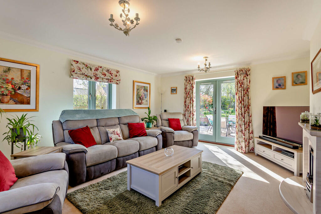 8641652-interior1...