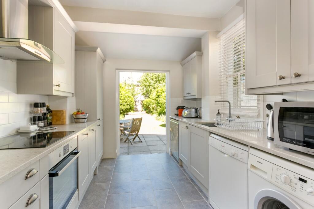 37 Queens Road 28...