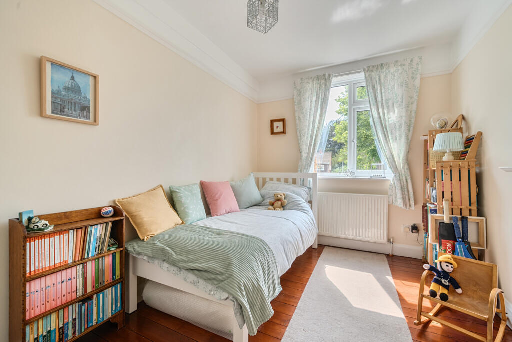 1295486-5-682f38d...