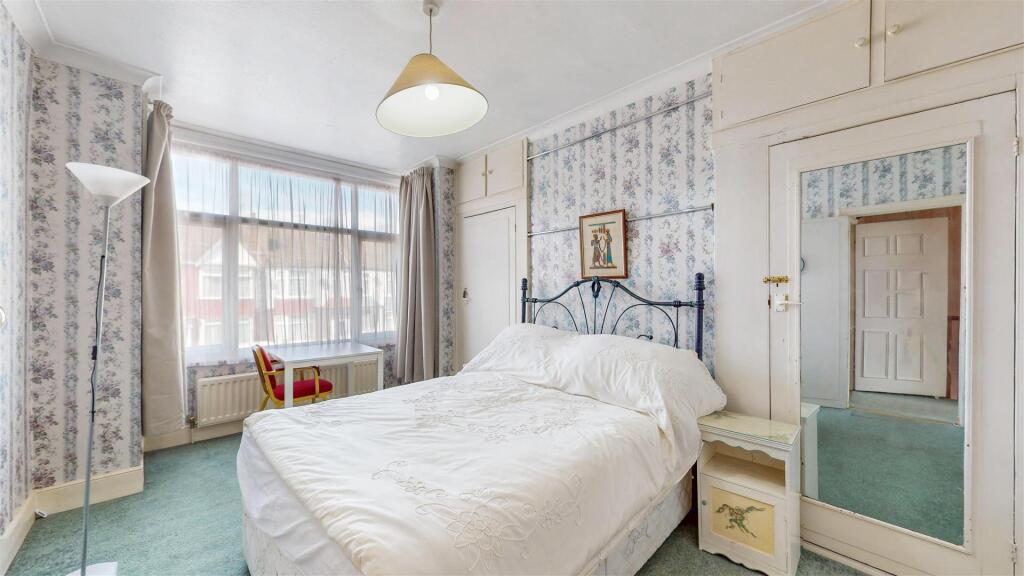 Bedroom ..jpg