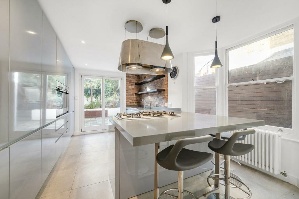 Kitchen (1).jpg