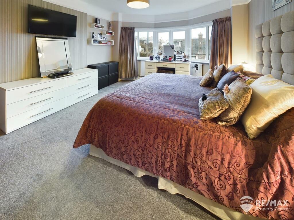 Bedroom 1.jpg