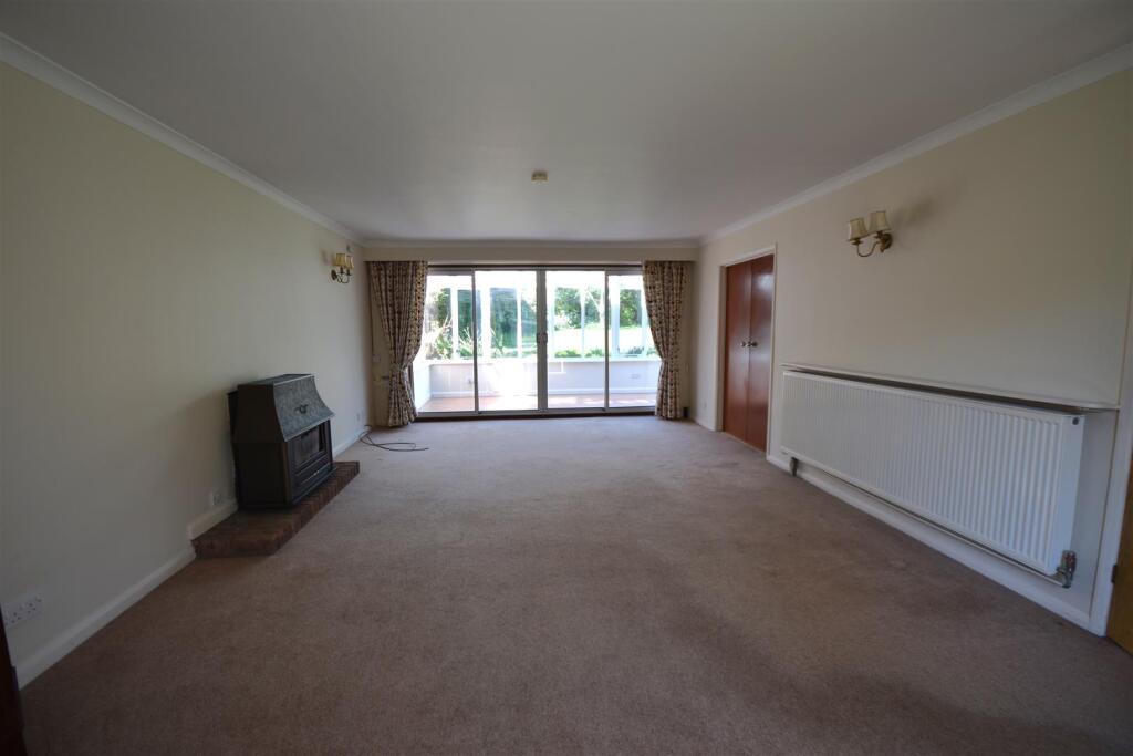 lounge long view use.JPG