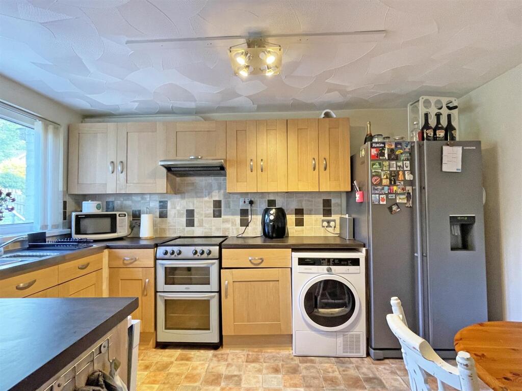 Ditton Court 7 - Kitchen 2.jpg