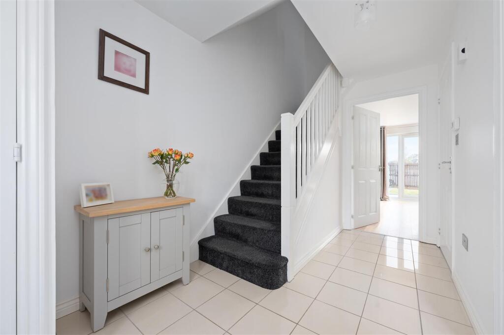 52 Middlebank Rise 004.JPG