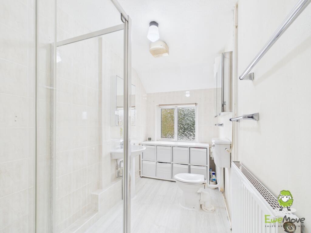 EweMove Estate Agents Basingstoke - St Andrews Roa