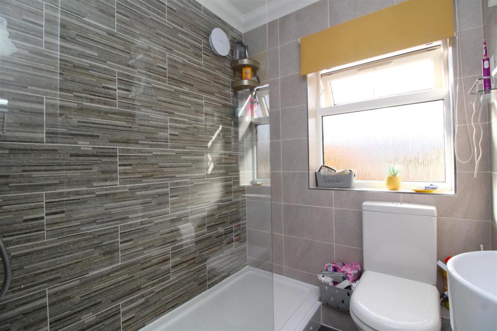 ensuite.JPG