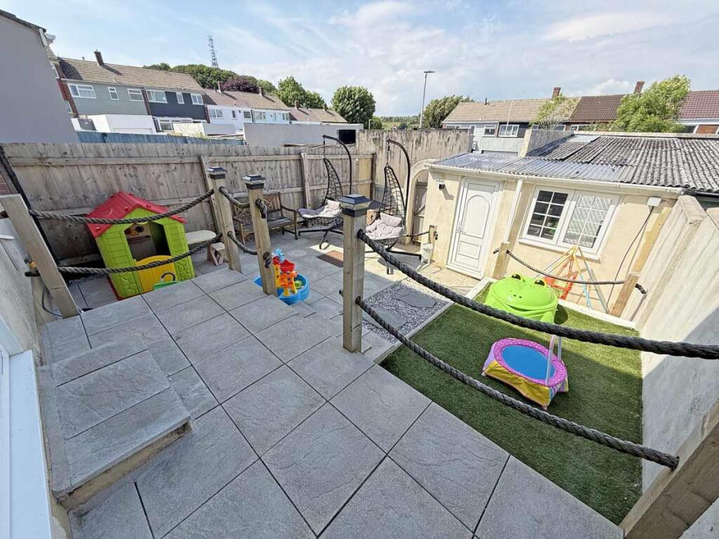 Barcote Walk 20 - Garden.jpg