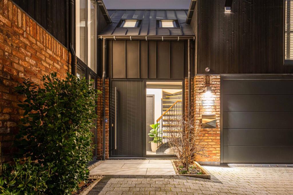 Blackthorn Barn - by Visually Rich 09175.jpg