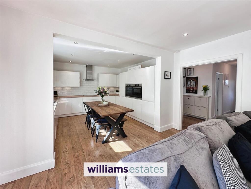 Kitchen / Living Room