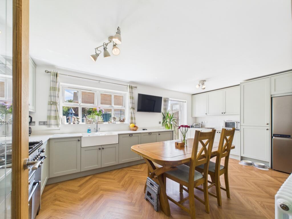 CAM02023G0-PR0161-STILL010