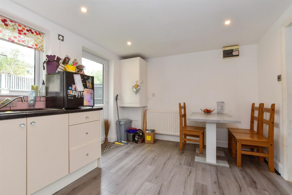 Kitchen/Dining Area