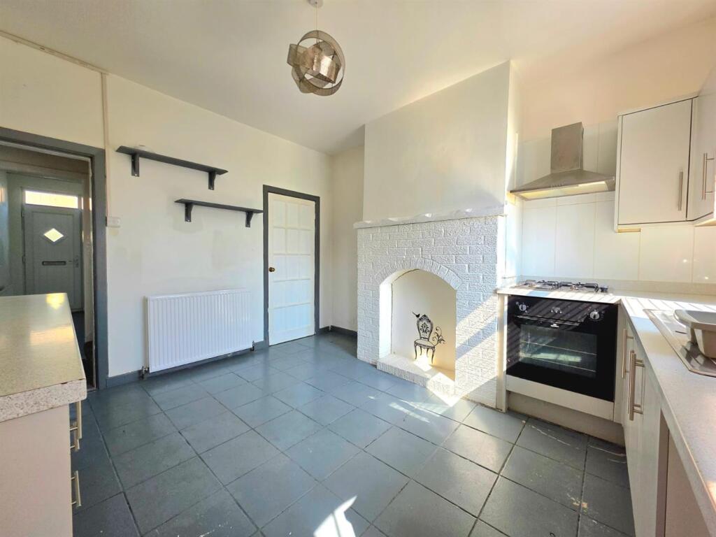 Kitchen NEW.jpg