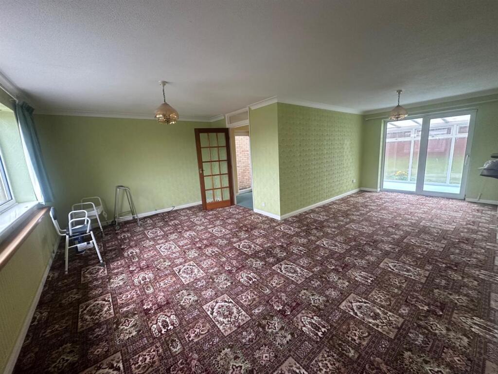 Sitting Room/Dining Room