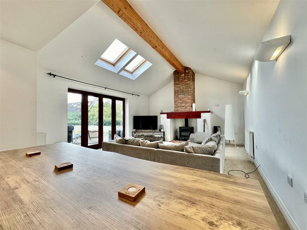 Lounge/Diner/Family Room