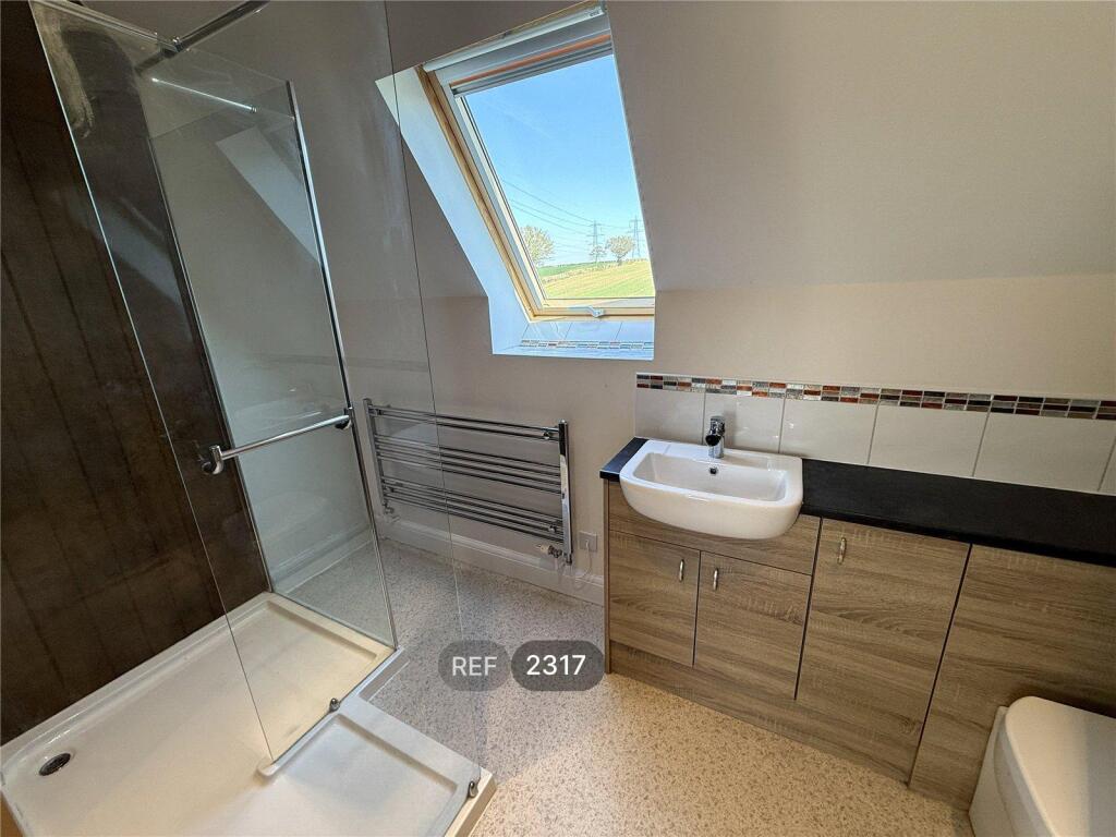 En suite bathroom 2