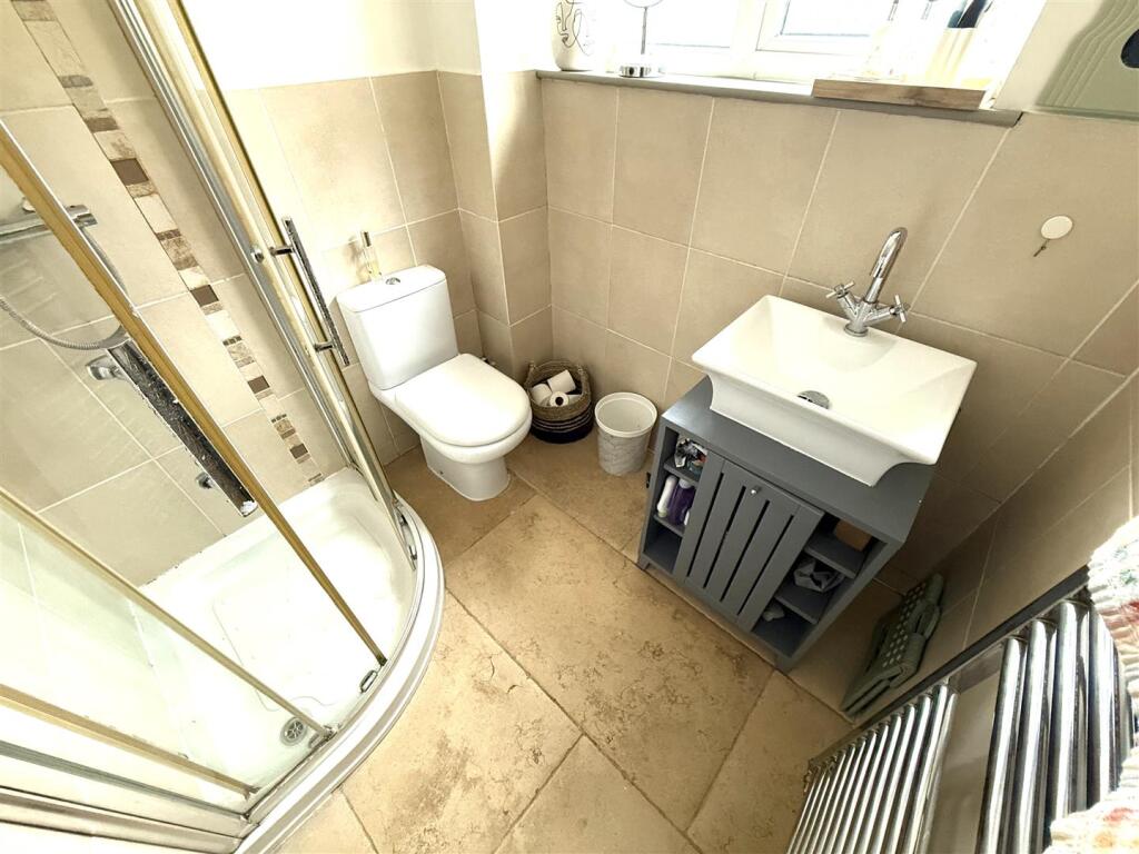 11 rectory lane bath.jpeg