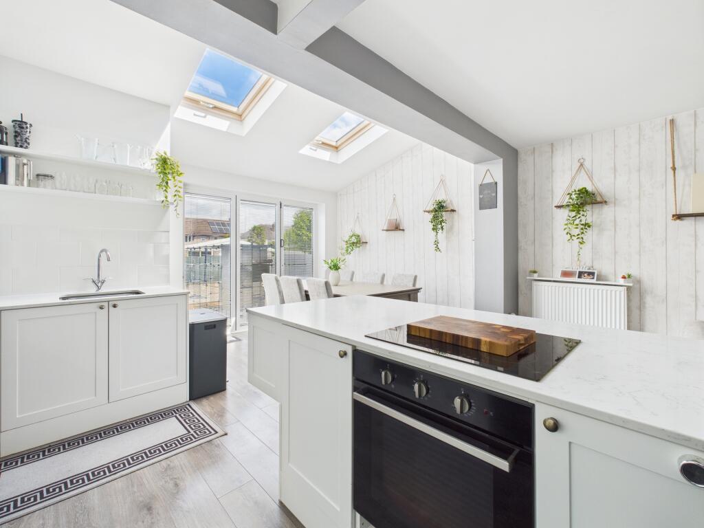 CAM05192G0-PR0105-STILL011