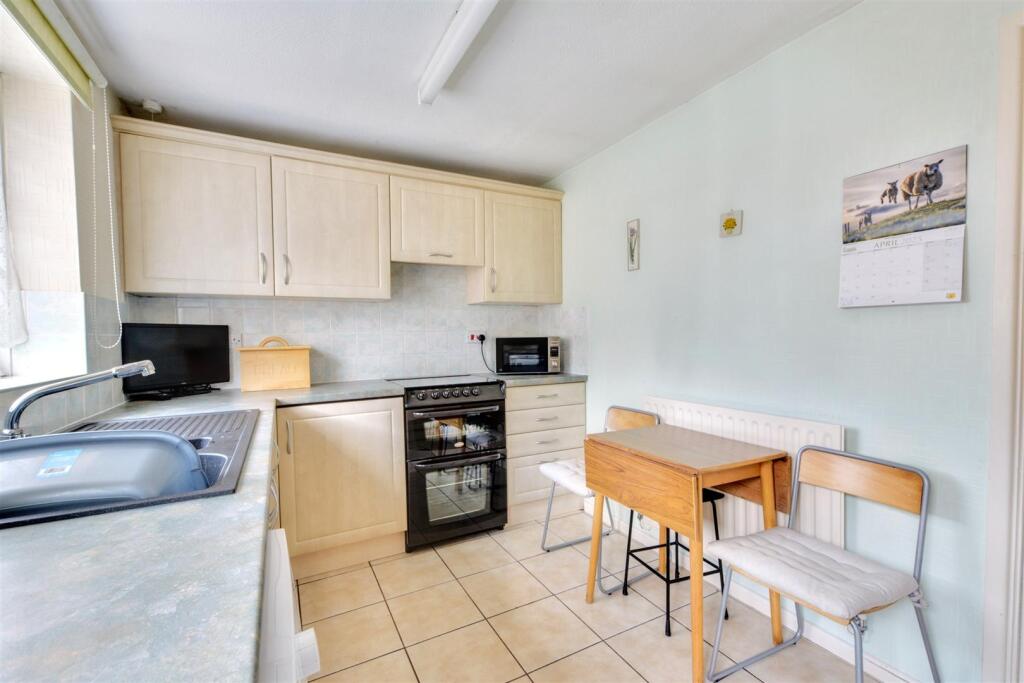 Kitchen_2.jpeg