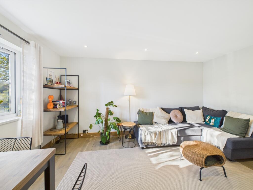 CAM02023G0-PR0129-STILL014