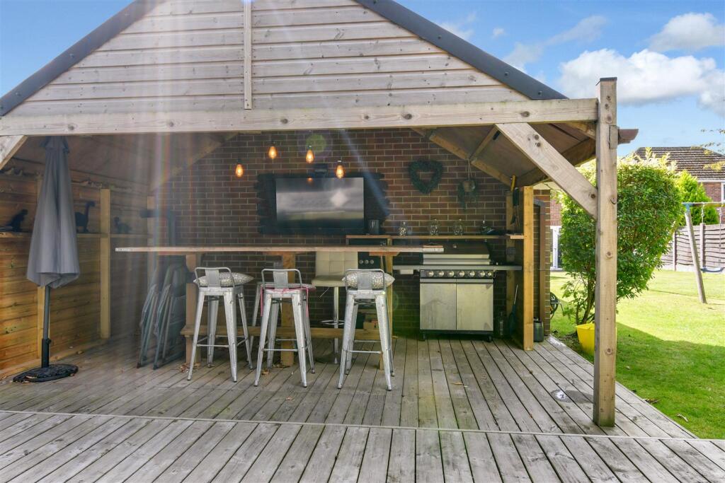 Rear entertaining area