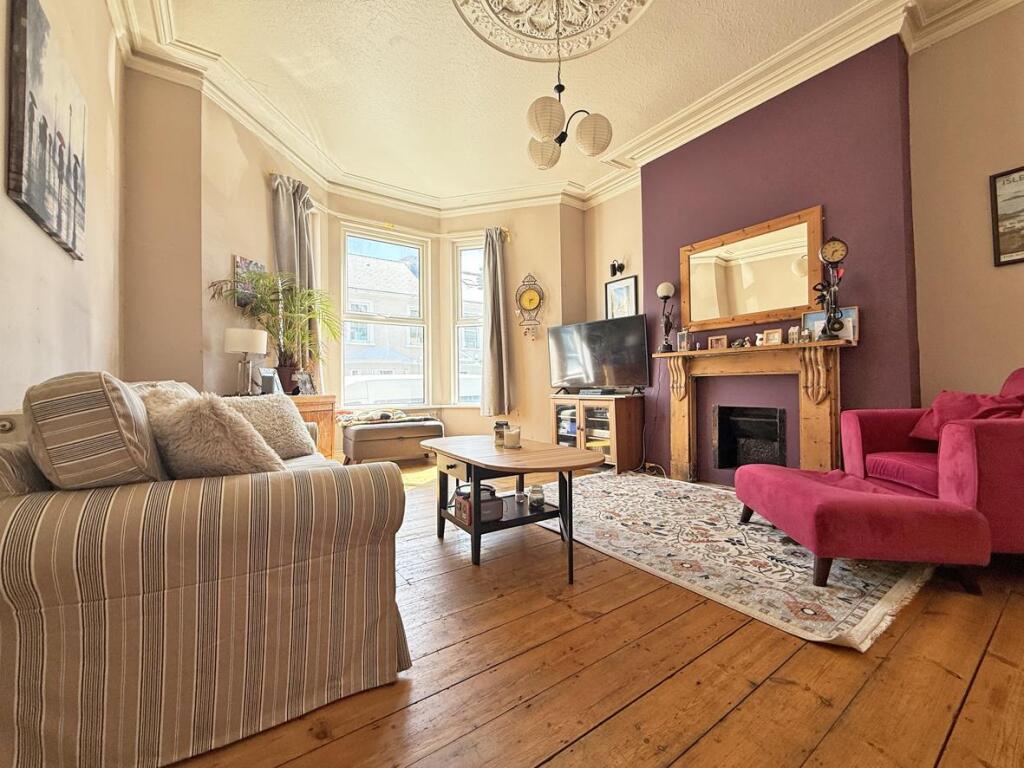 Palmerston Street 10 - Lounge FRONT PAGE.jpg