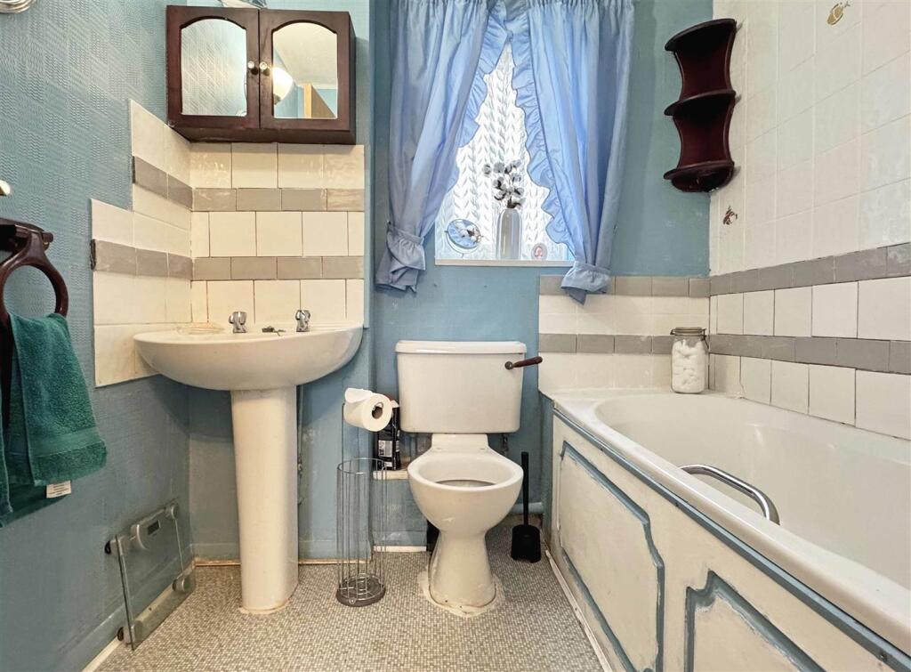 Bathroom.jpg