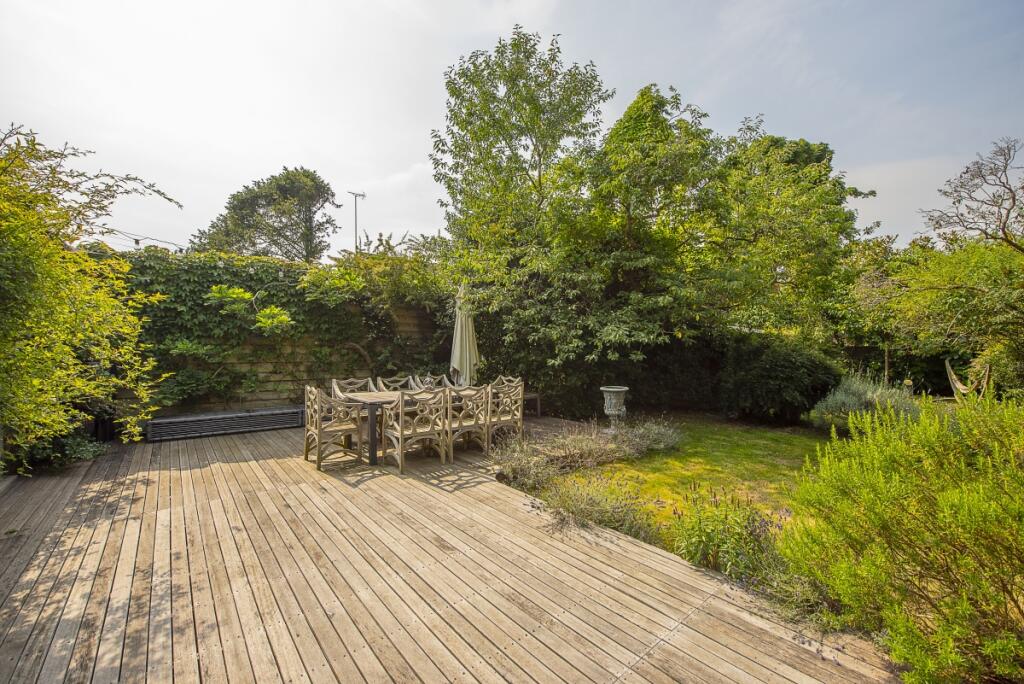 the-coach-house-c...