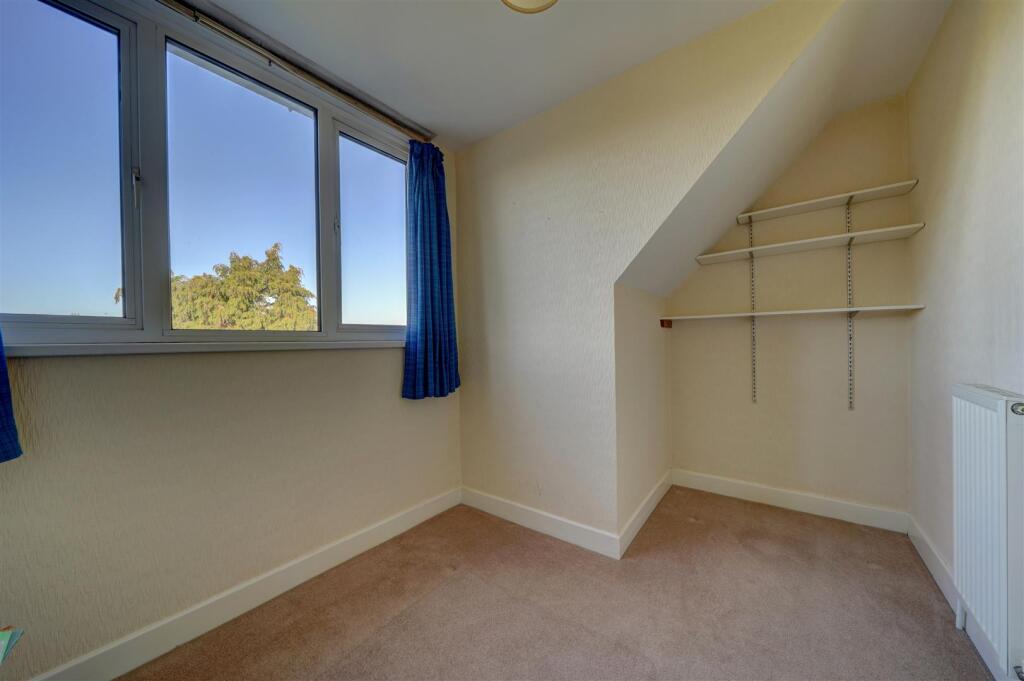 31 Hazelwood Close (15).jpg