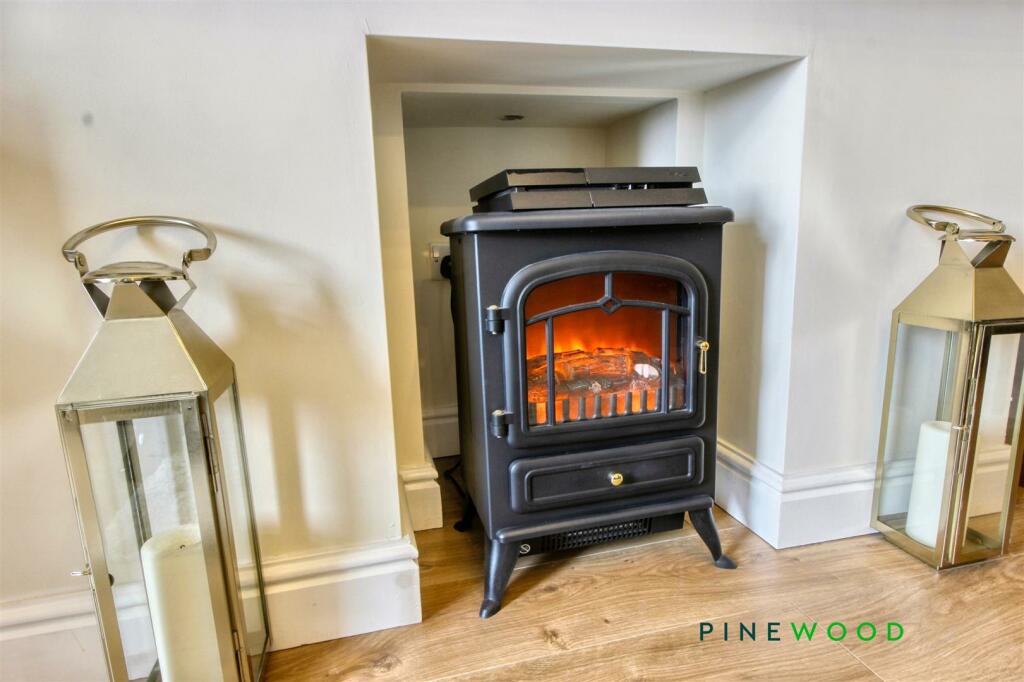 SITTING ROOM/FAMILY ROOM