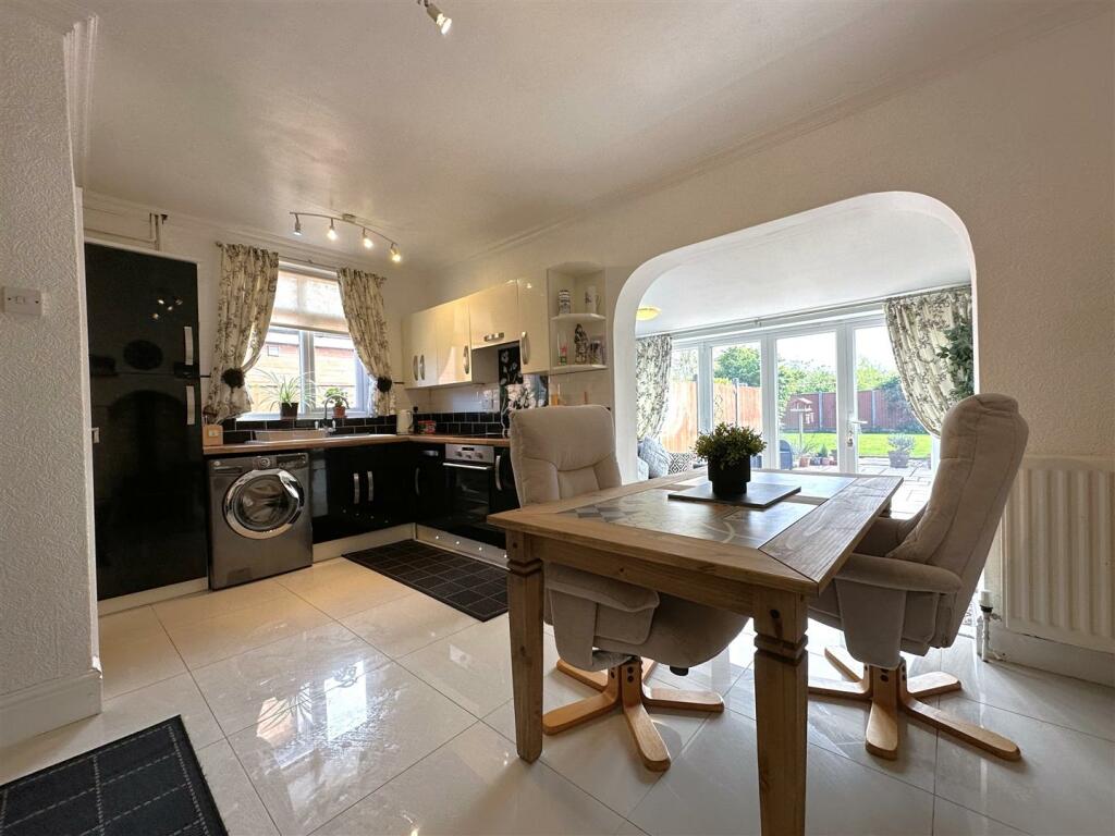 OPEN-PLAN Dining Kitchen 790