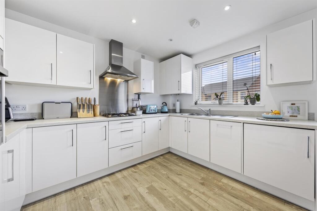 Flat14,327BarrosaWayWeb08.jpg