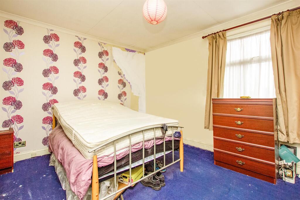 bed1.jpg