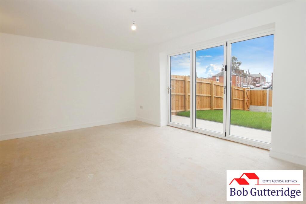 OPEN PLAN "L" SHAPED LOUNGE/DINER/FITTED KITCHEN